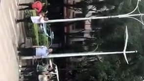 中学门口特警演习